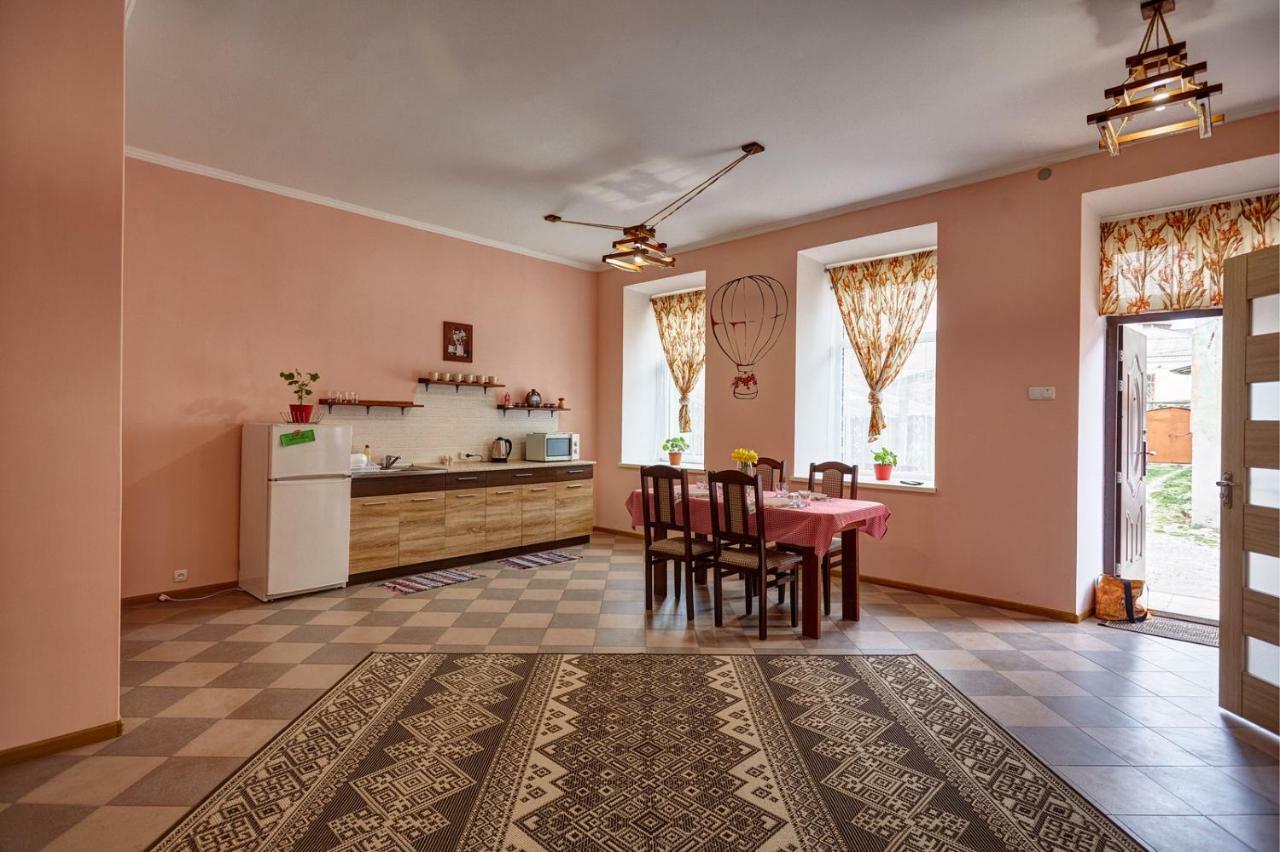 Sweet Home Kamianets-Podilskyi Exterior photo
